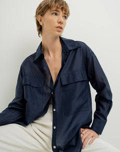 Camisa manga larga oversize con transparencia azul mujer
