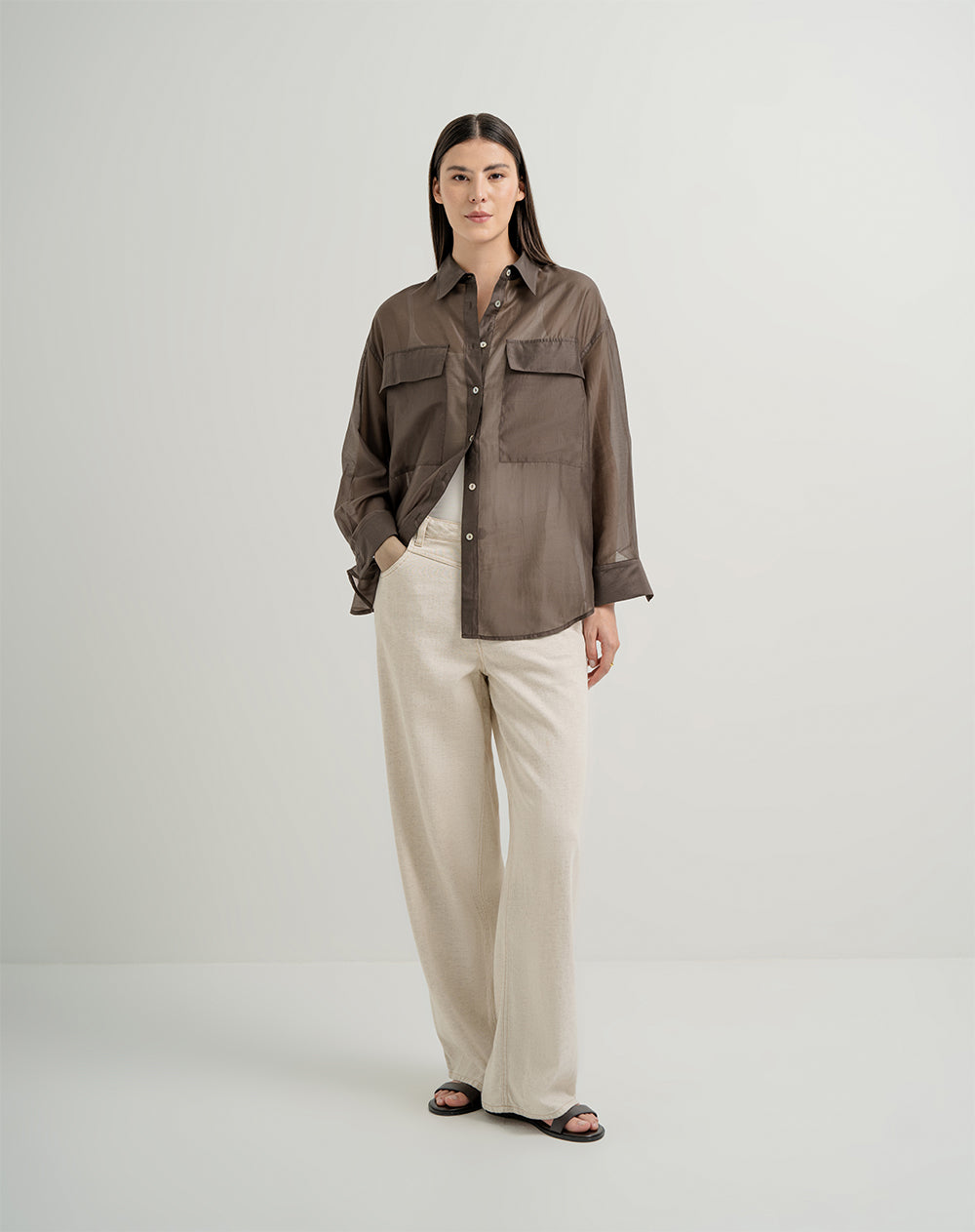 Camisa loose fit manga larga cafe