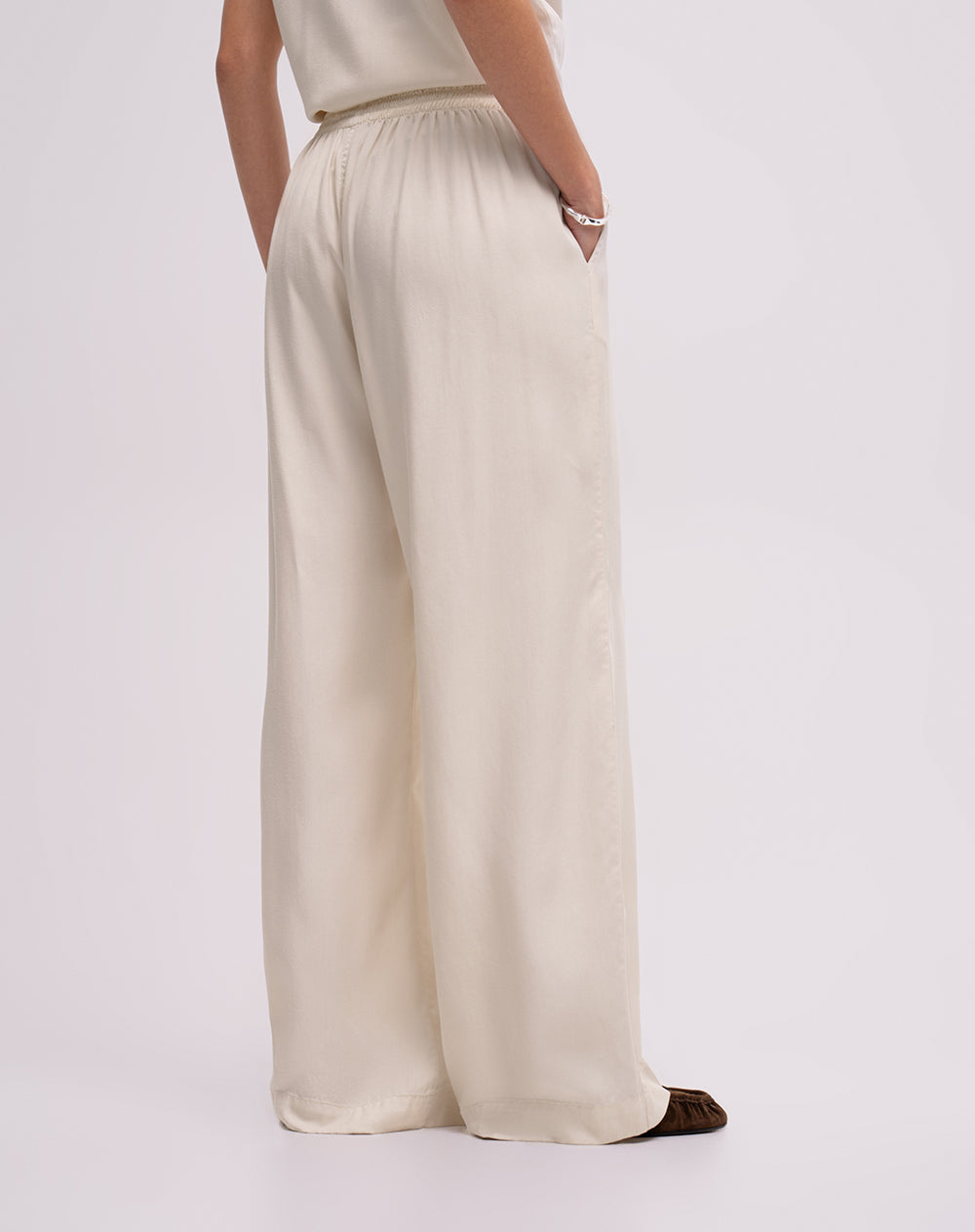 Pantalón confort tiro medio habano mujer