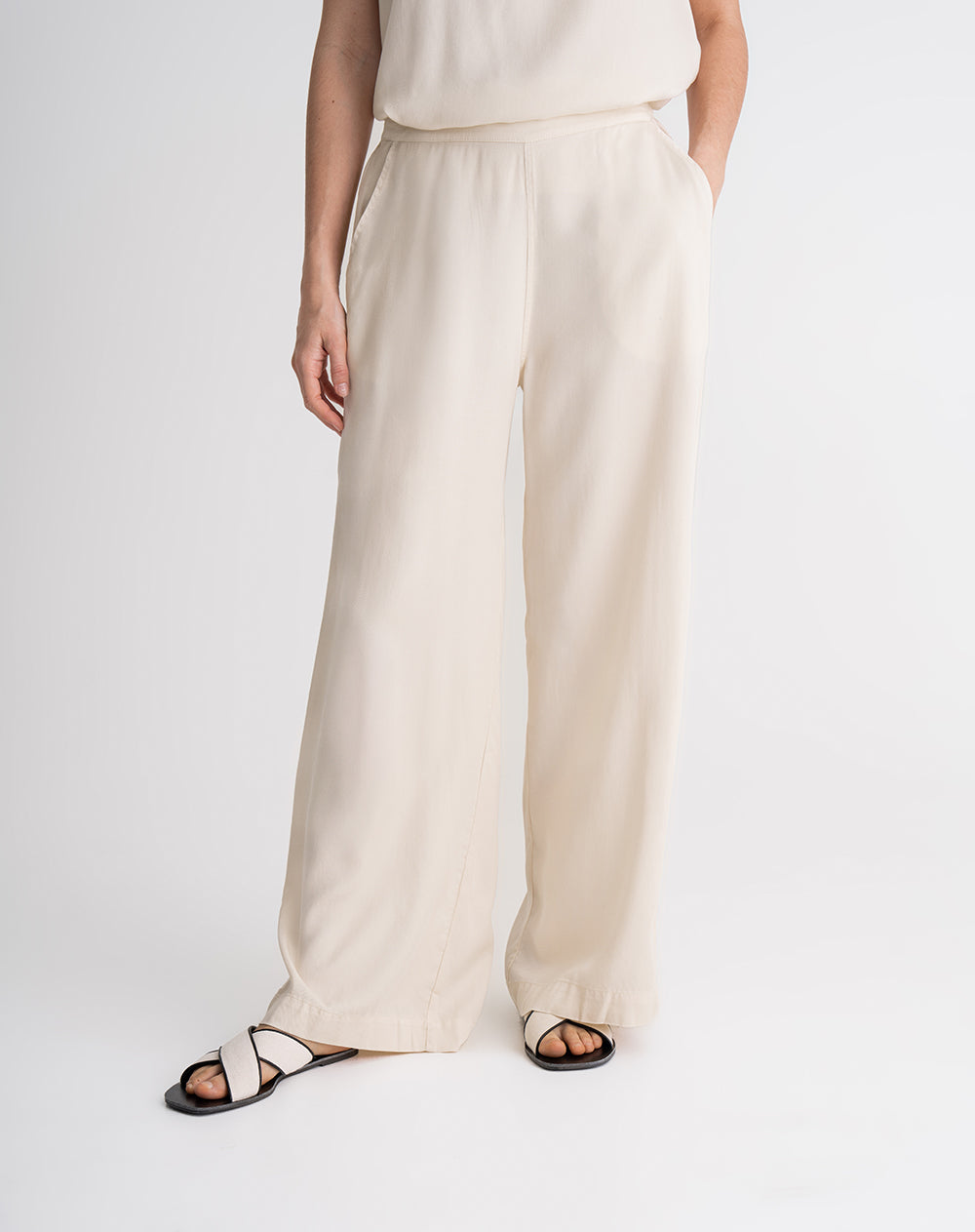 Pantalón confort tiro medio habano mujer