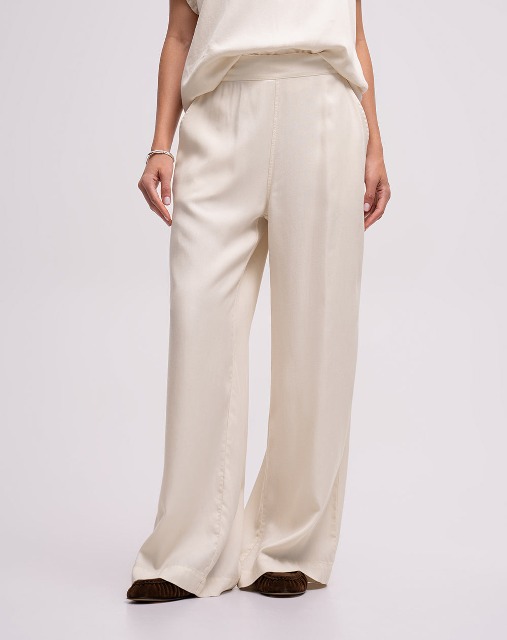 Pantalón confort tiro medio habano mujer