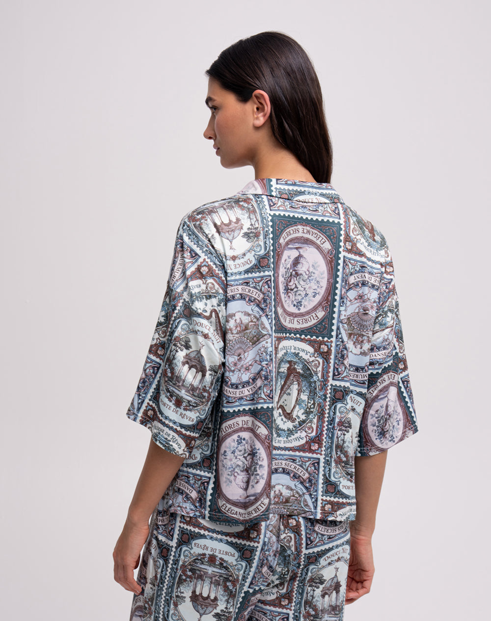 Camisa relaxed fit manga corta verde estampada