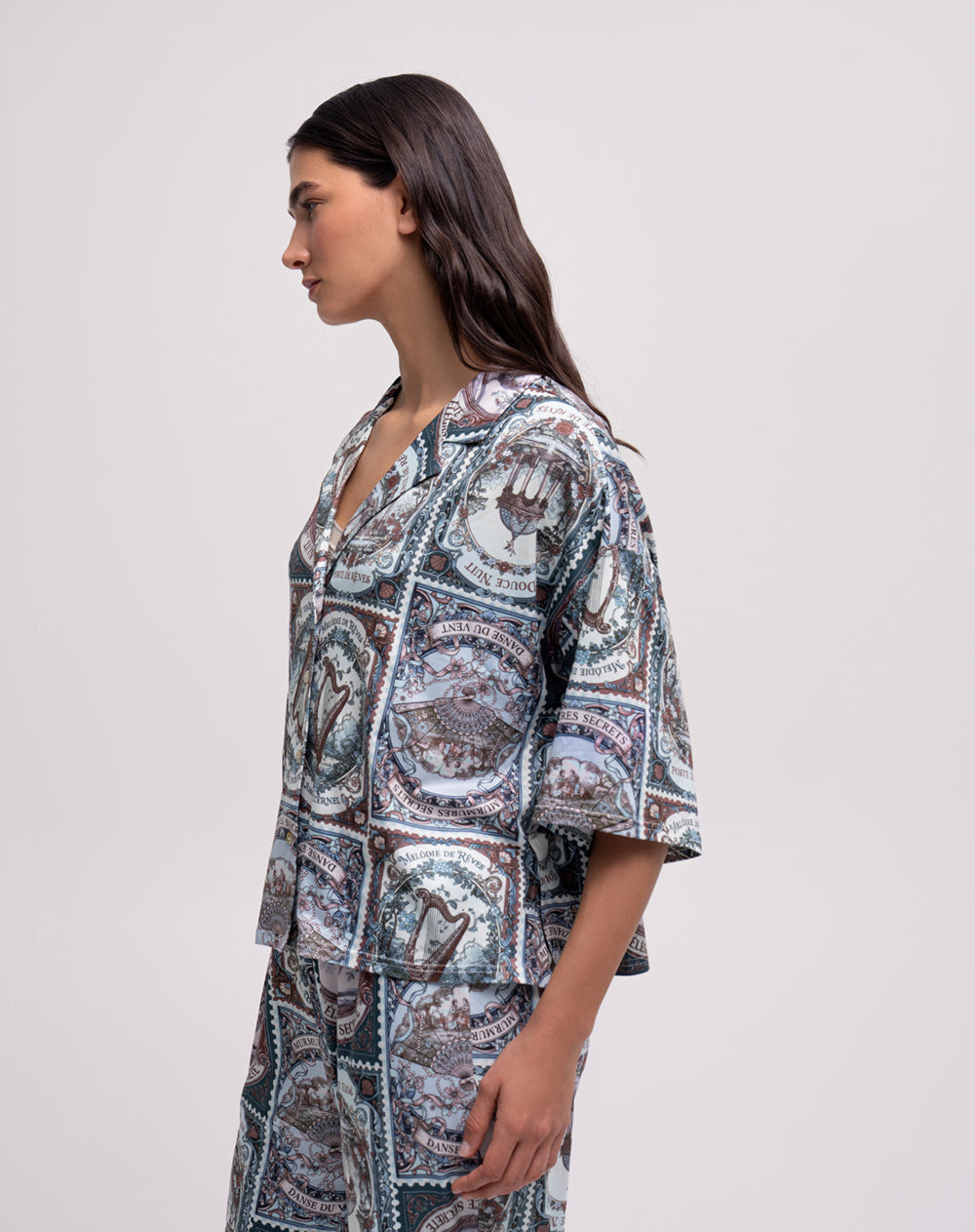 Camisa relaxed fit manga corta verde estampada