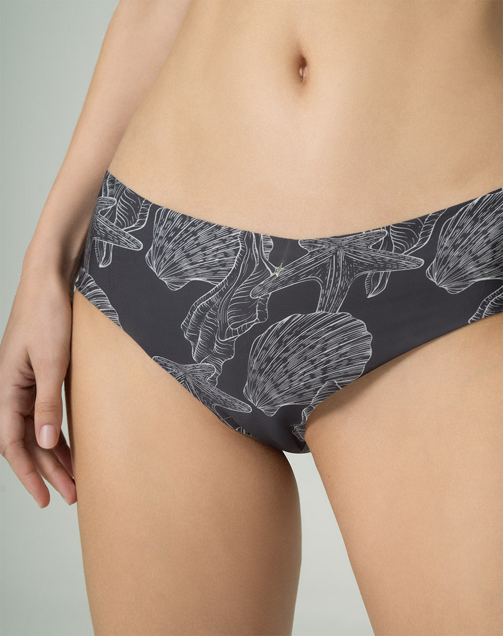 Panty cachetero microfibra invisible negro