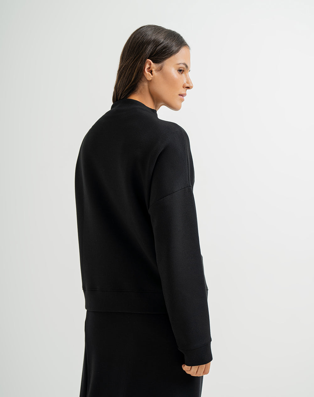 Buzo cuello alto negro para mujer