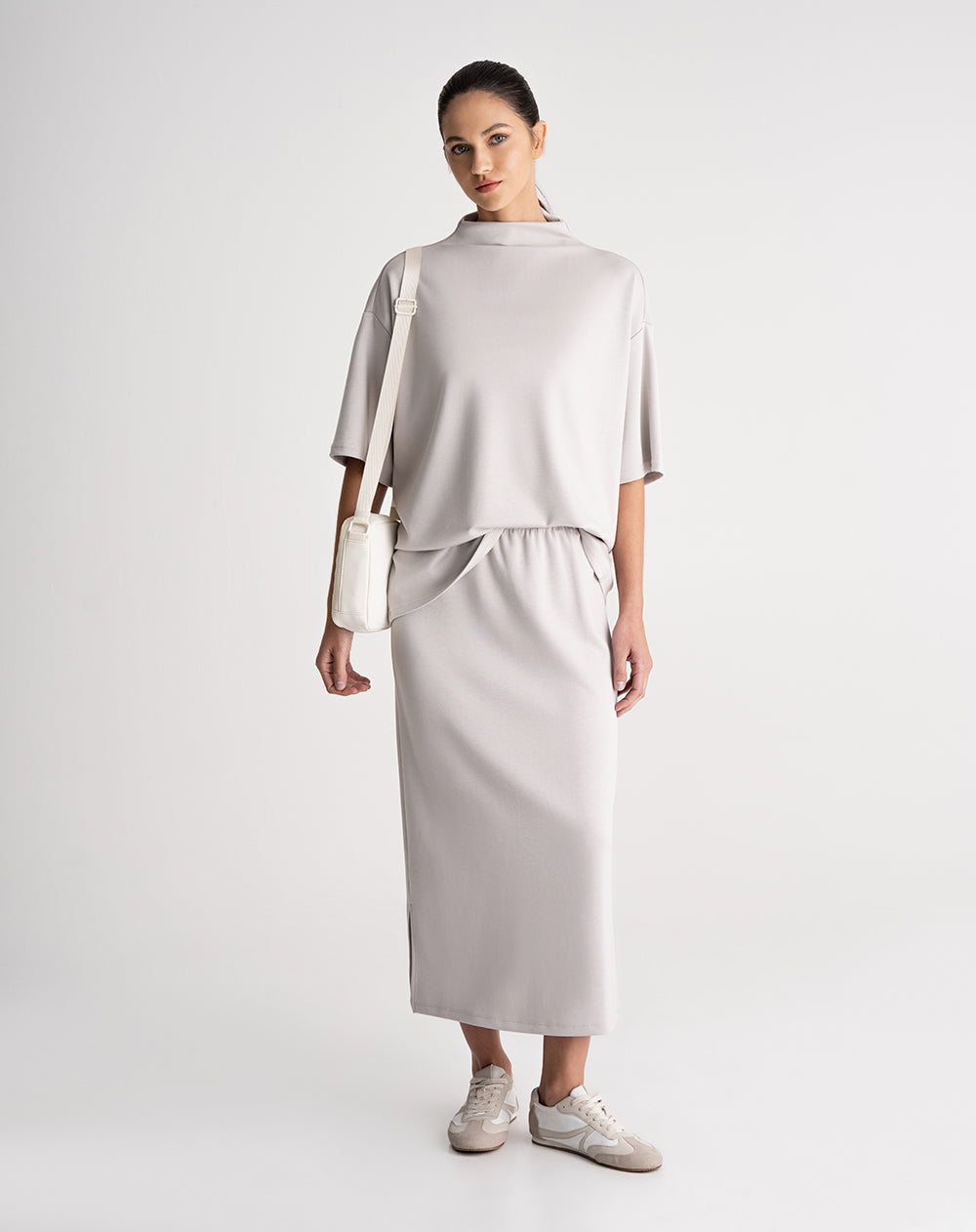 Camiseta oversize cuello alto gris mujer