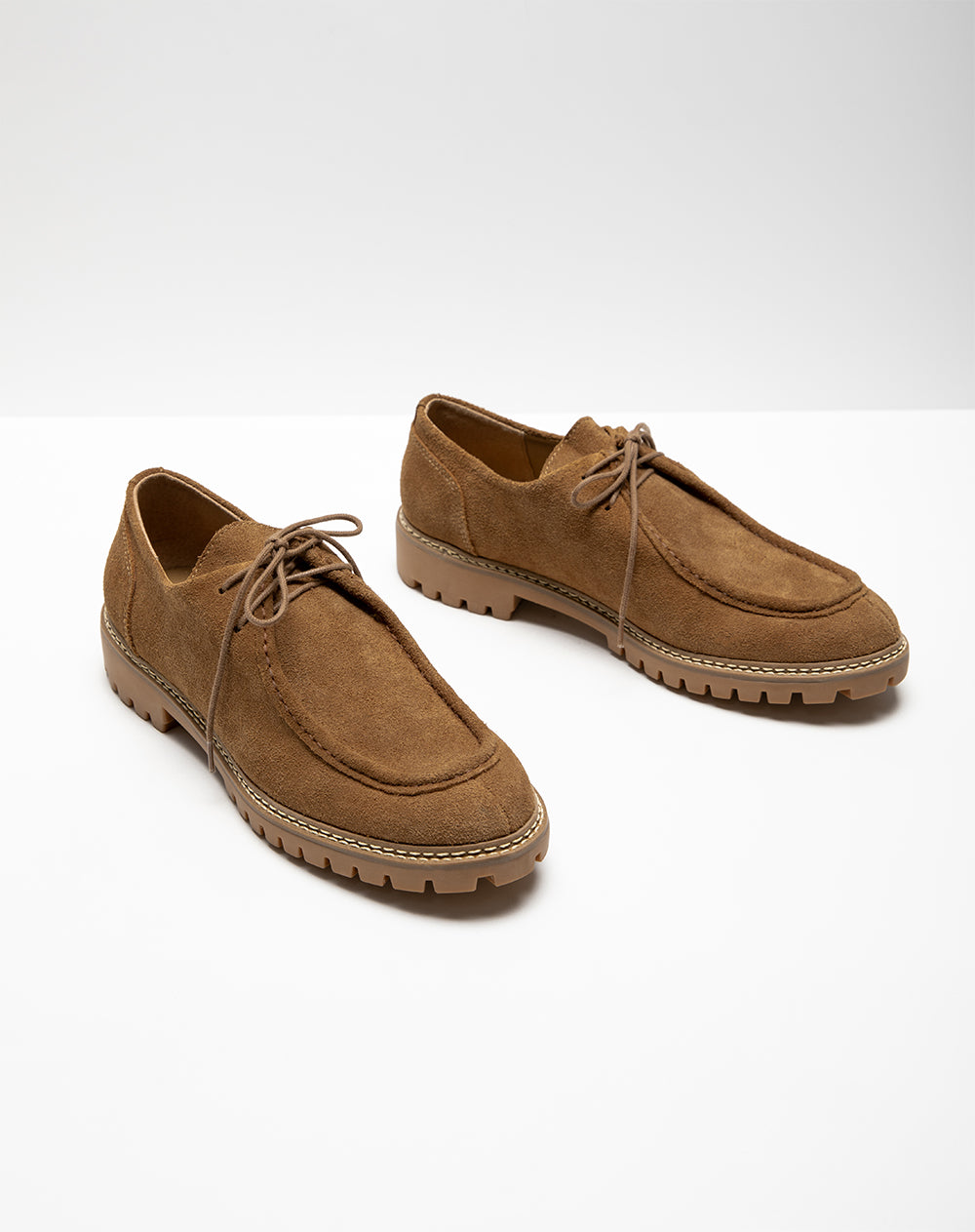 Zapatos en cuero cafés
