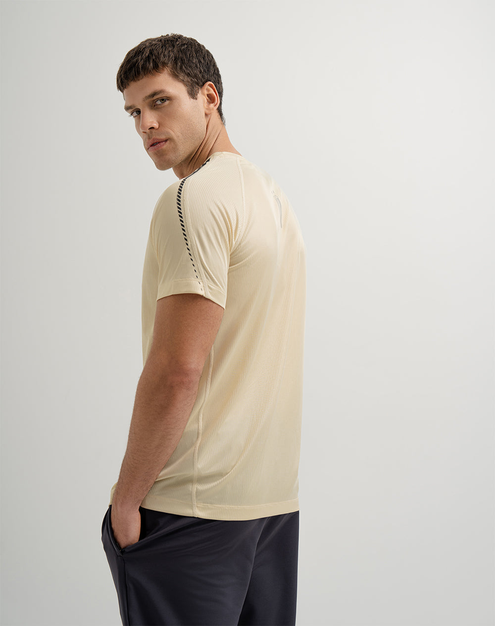 Camiseta deportiva  hombre control humedad amarilla