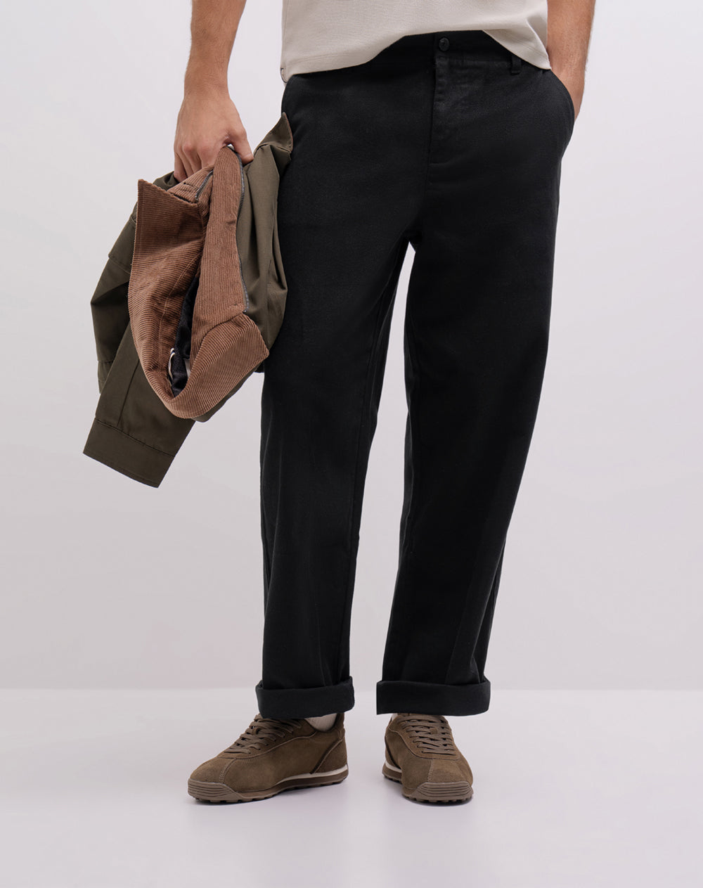 Pantalón regular tiro medio negro hombre