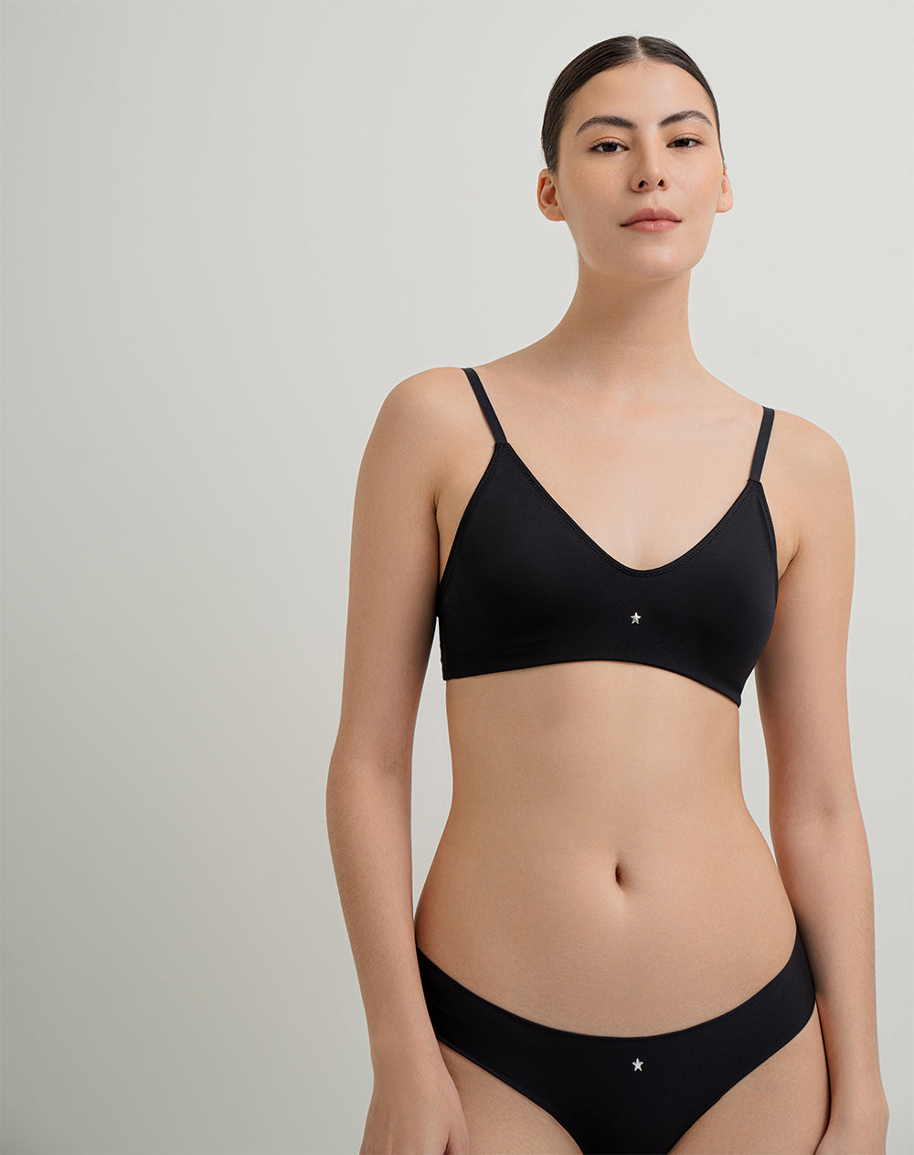 Brasier soporte bajo microfibra escote en V negro