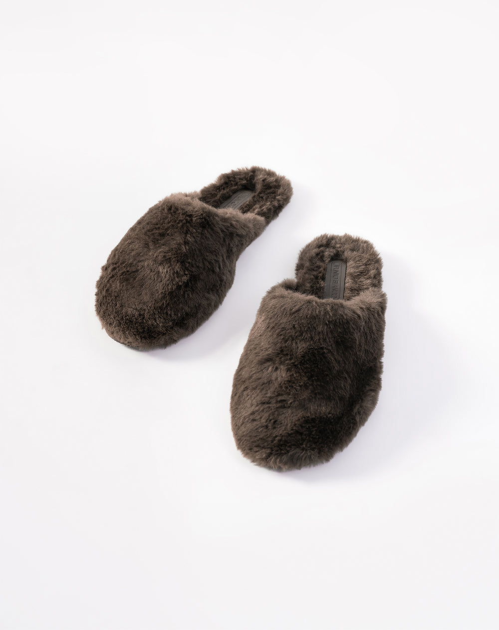 Pantuflas peluche café mujer