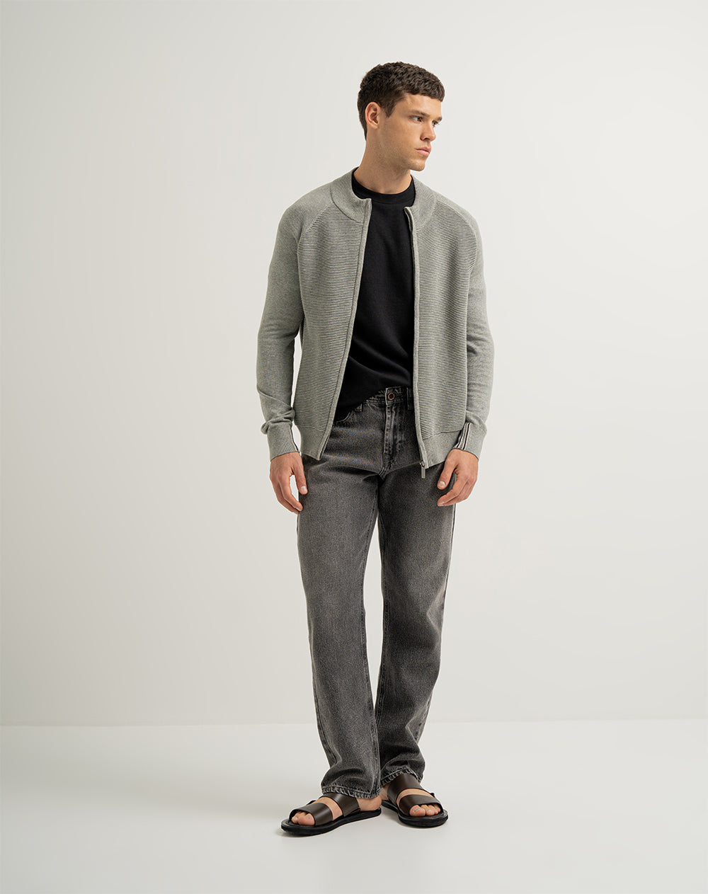 Pantalón regular fit tiro medio denim gris