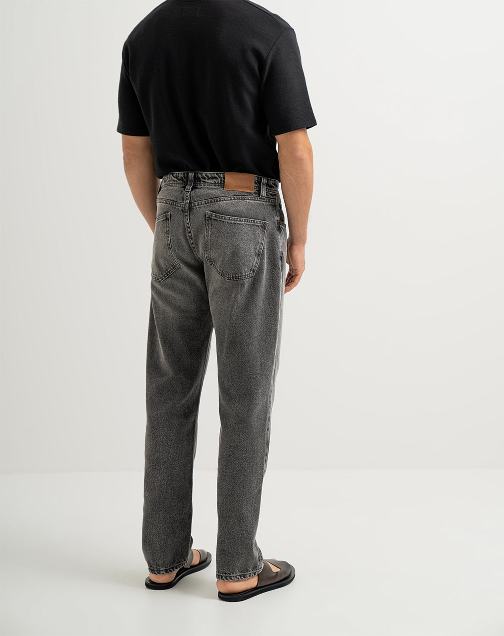 Pantalón regular fit tiro medio denim gris
