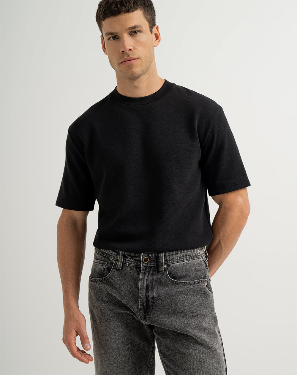 Pantalón regular fit tiro medio denim gris