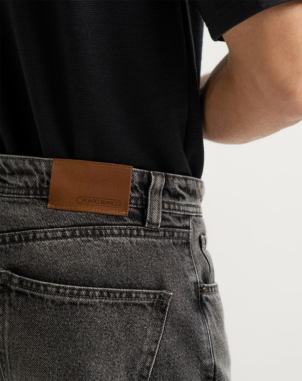Pantalón regular fit tiro medio denim gris
