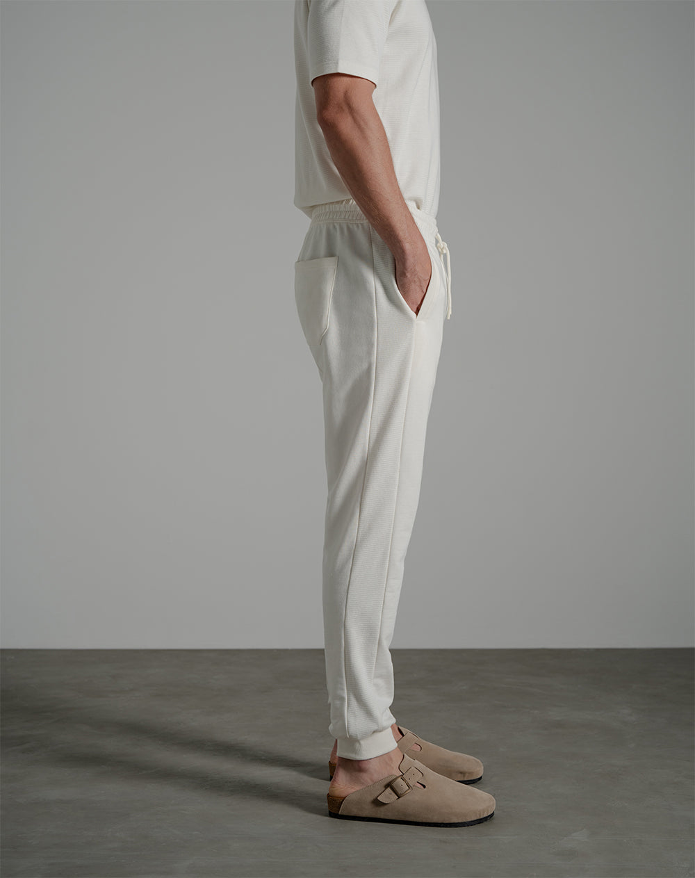 Jogger en tela pesada y con textura regular fit tiro medio crema
