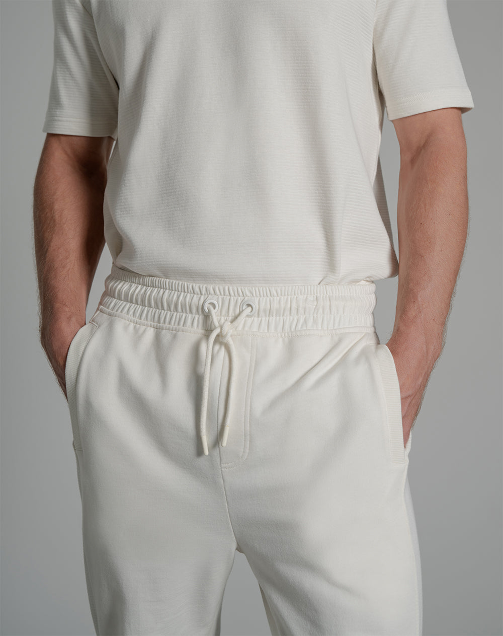 Jogger en tela pesada y con textura regular fit tiro medio crema