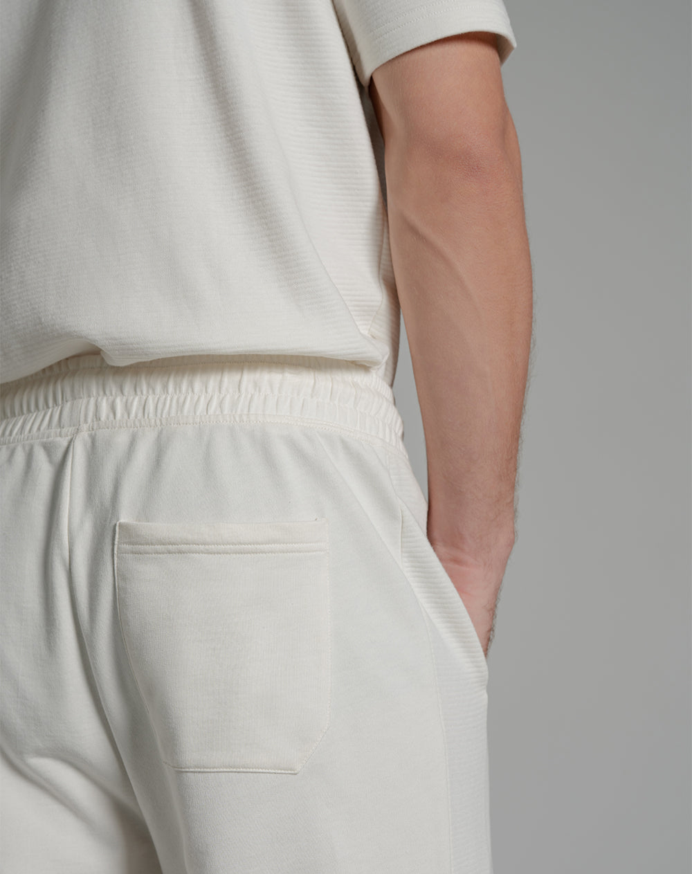 Jogger en tela pesada y con textura regular fit tiro medio crema