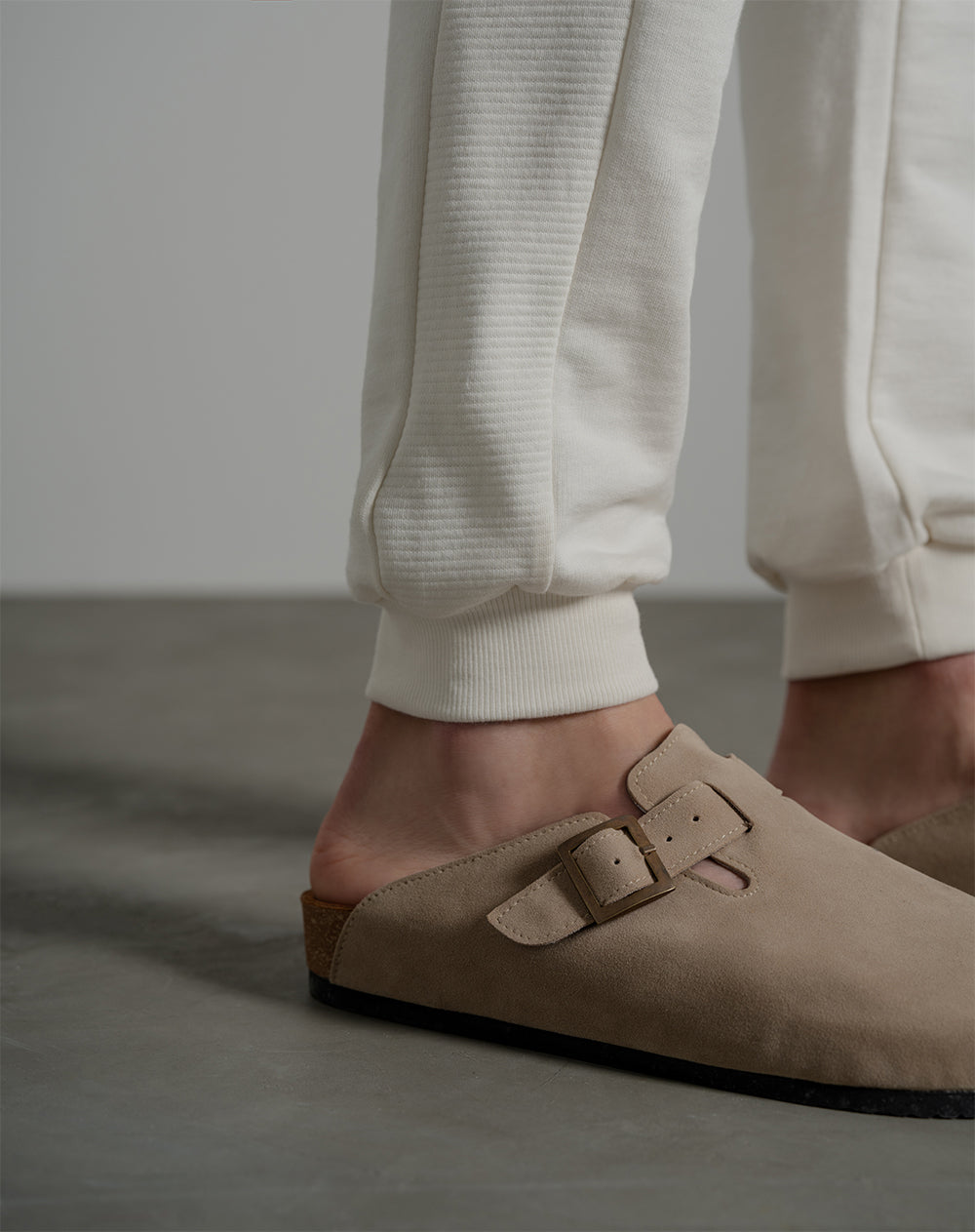 Jogger en tela pesada y con textura regular fit tiro medio crema