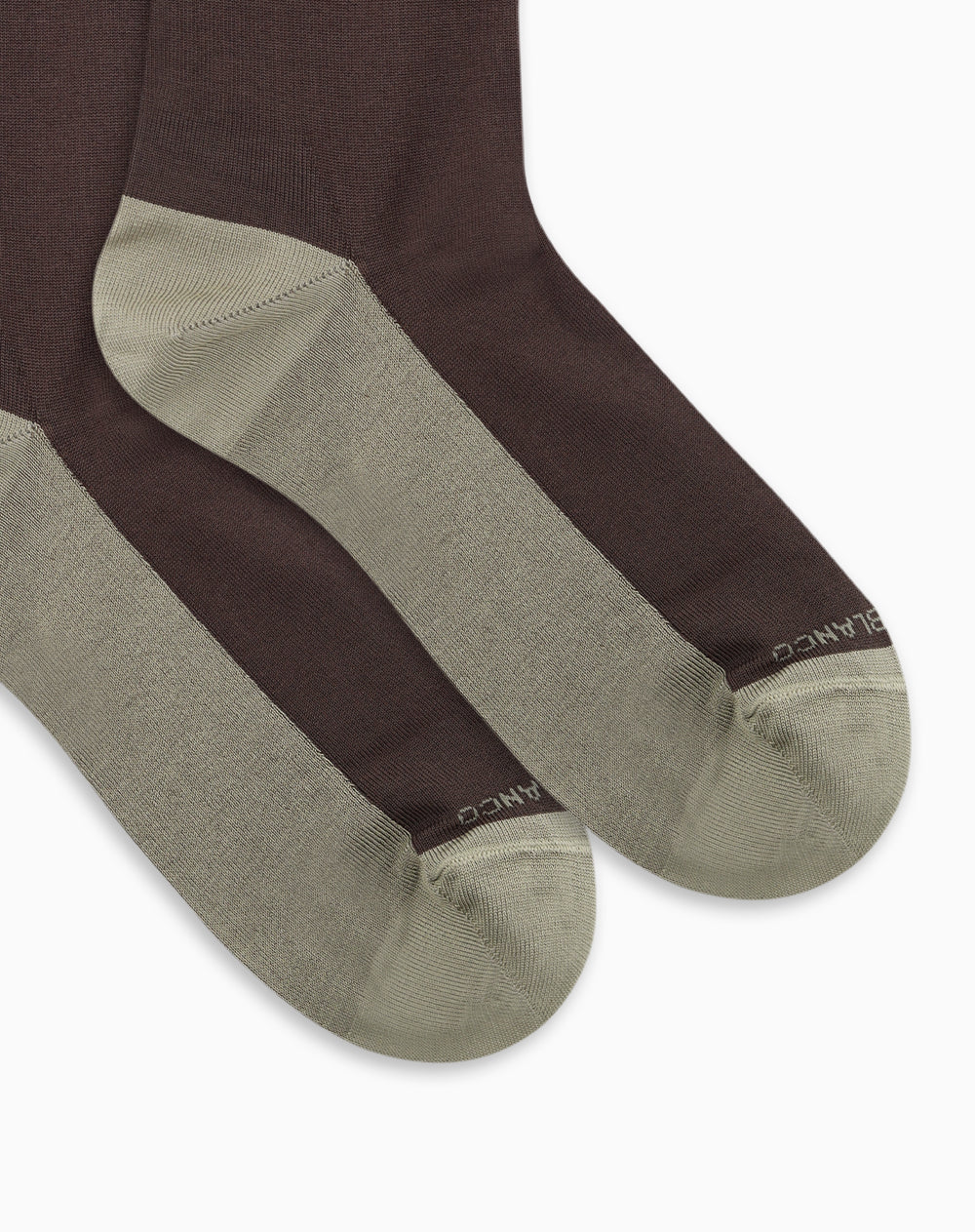 Medias largas café bloques