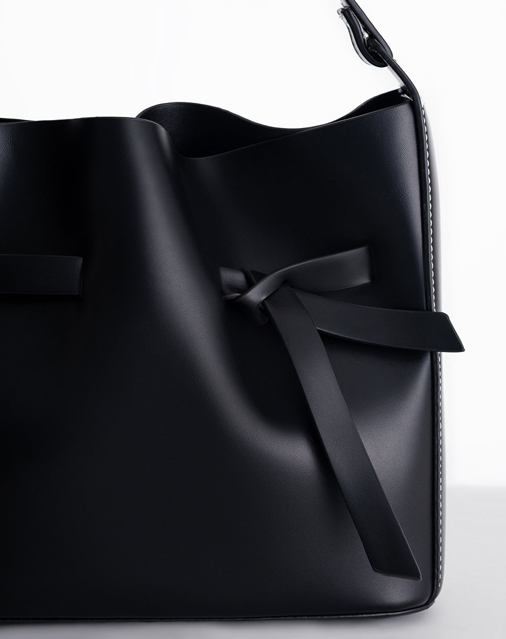 Bolso hobo estructurado mediano negro mujer