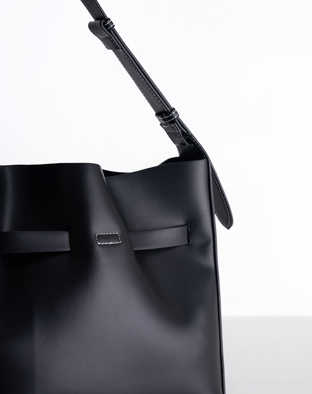 Bolso hobo estructurado mediano negro mujer