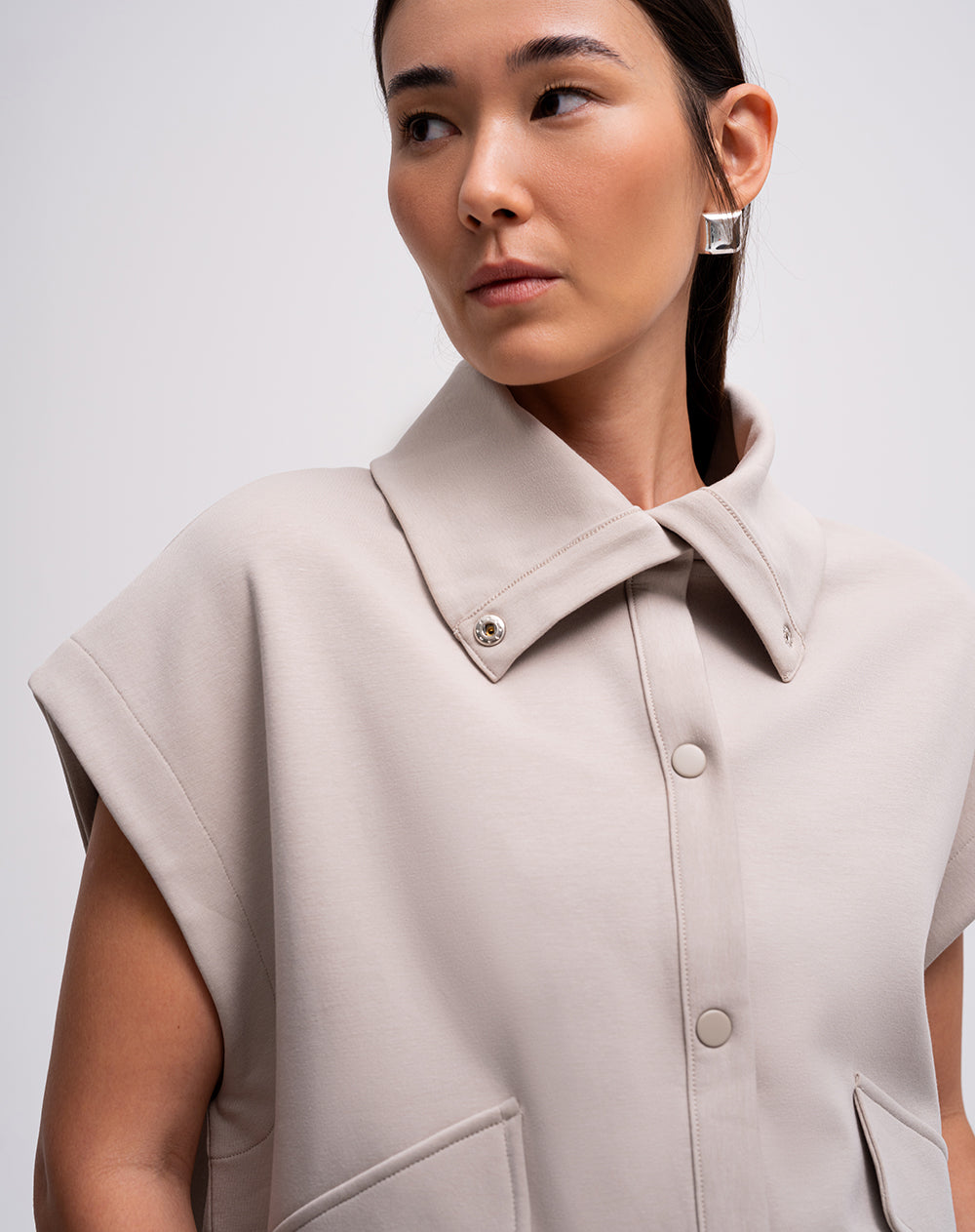 Chaleco oversized fit sin capucha arena