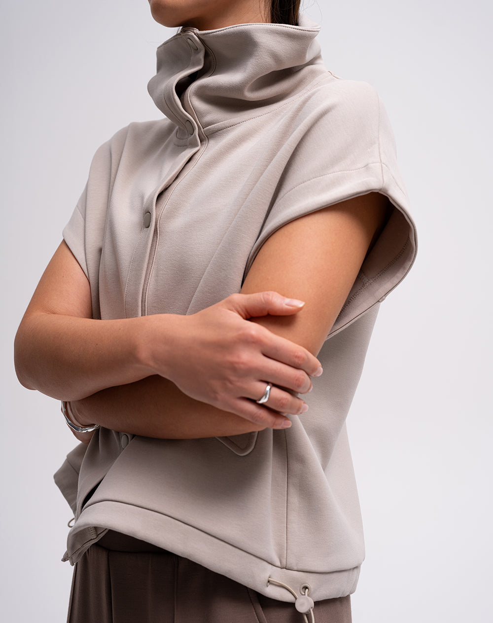 Chaleco oversized fit sin capucha arena