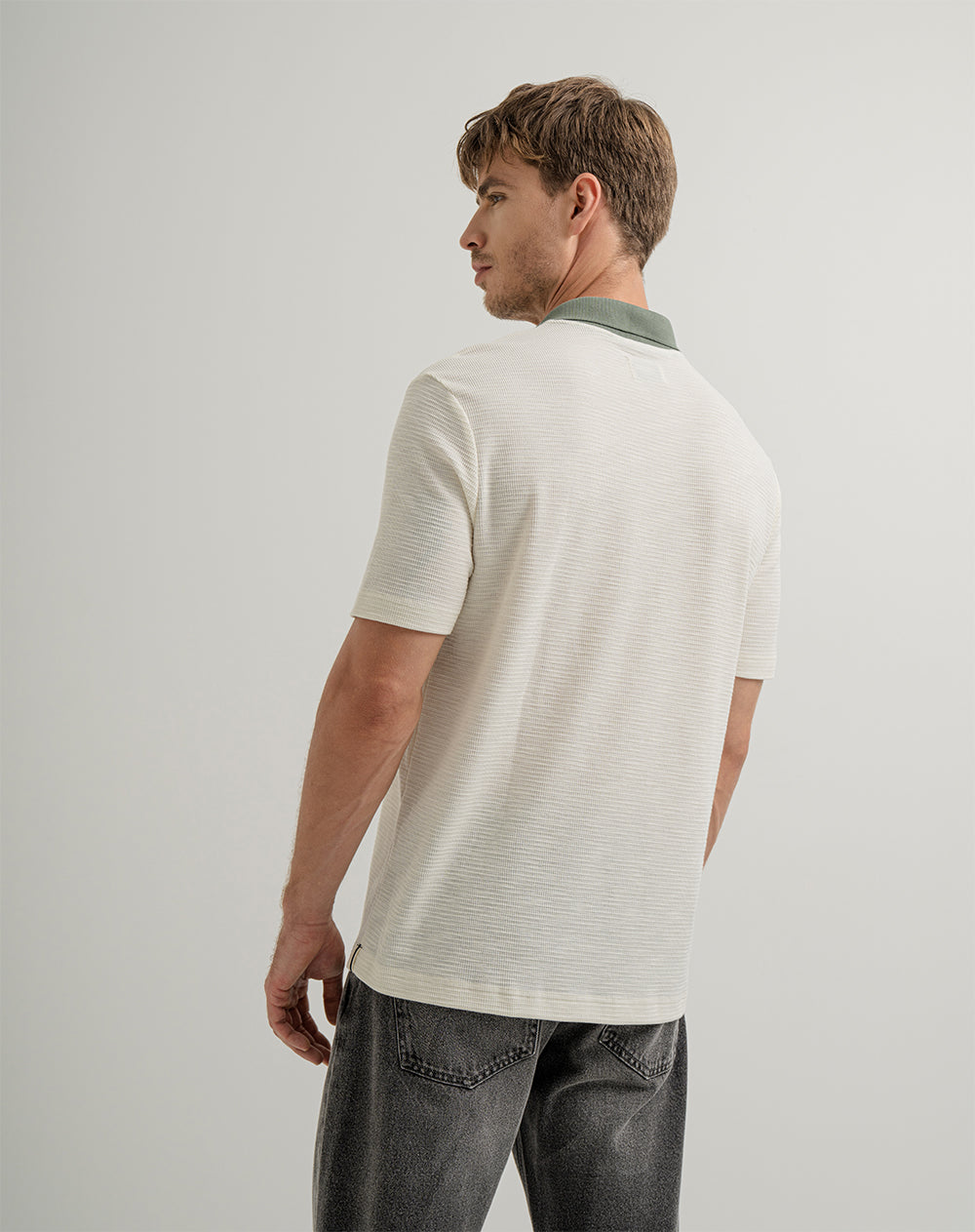 Polo en tela con textura regular fit crema