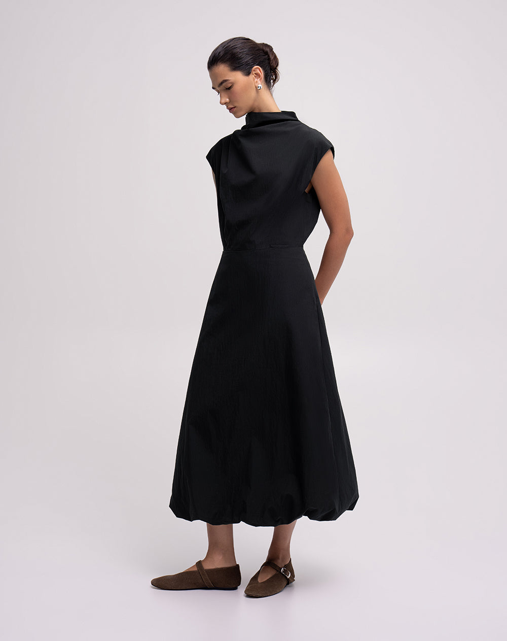 Vestido midi cuello alto negro mujer