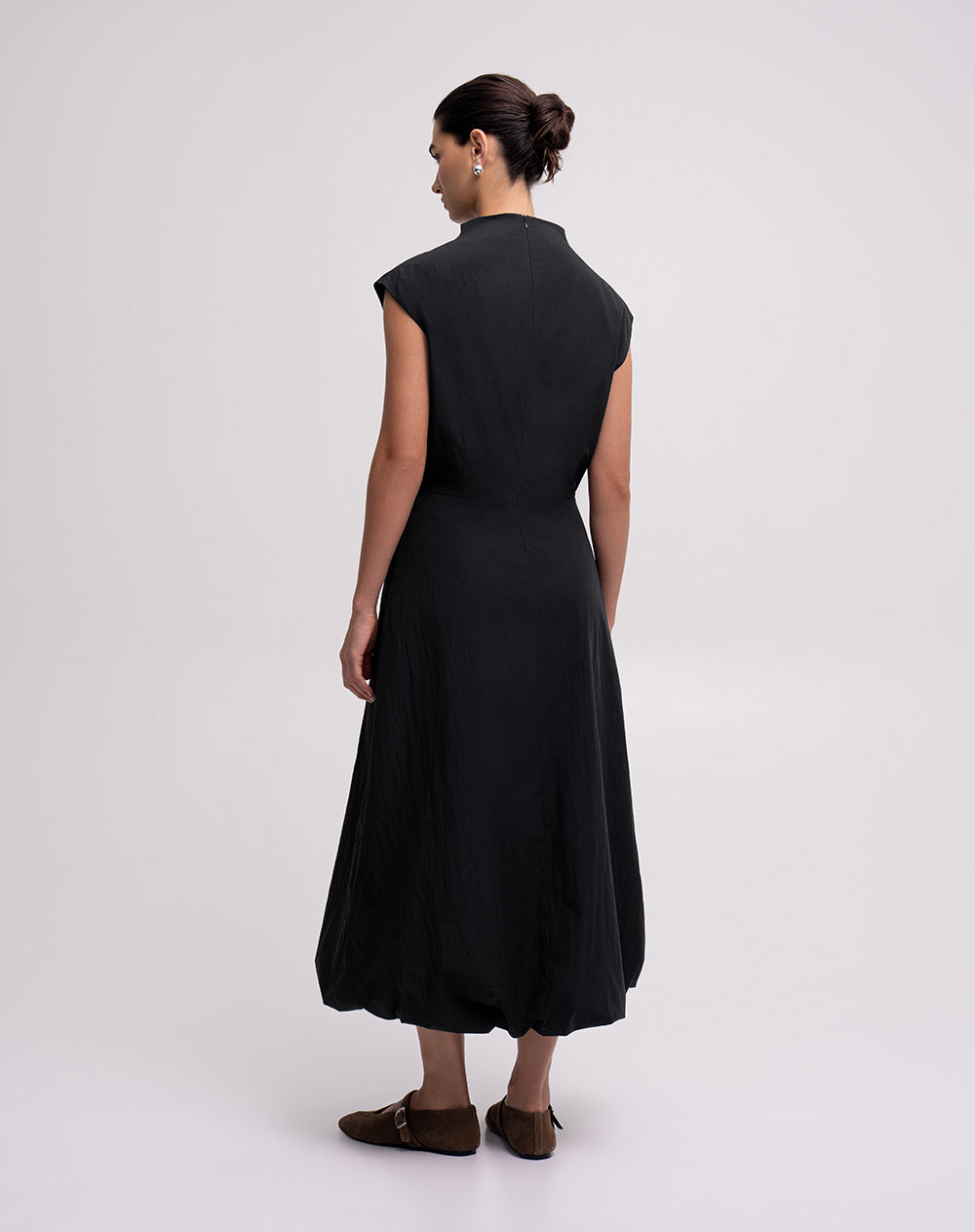 Vestido midi cuello alto negro mujer