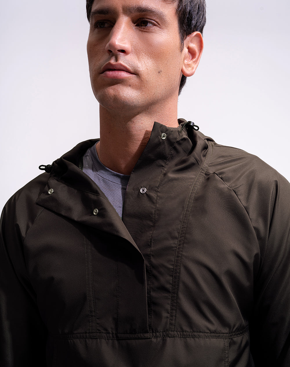 Chaqueta regular rompevientos verde hombre