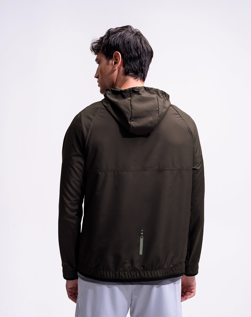 Chaqueta regular rompevientos verde hombre