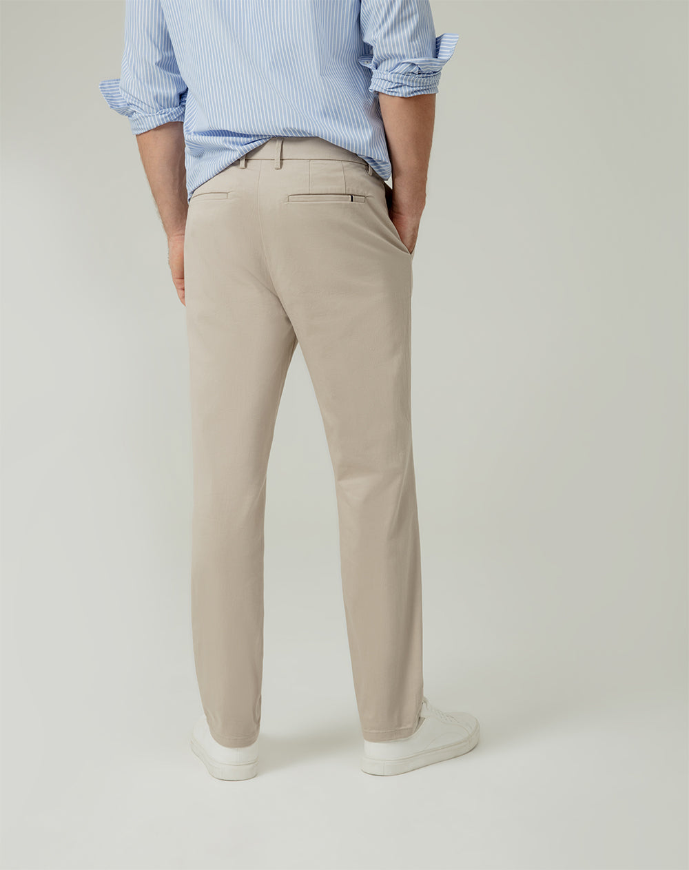 Pantalón regular fit tiro medio habano
