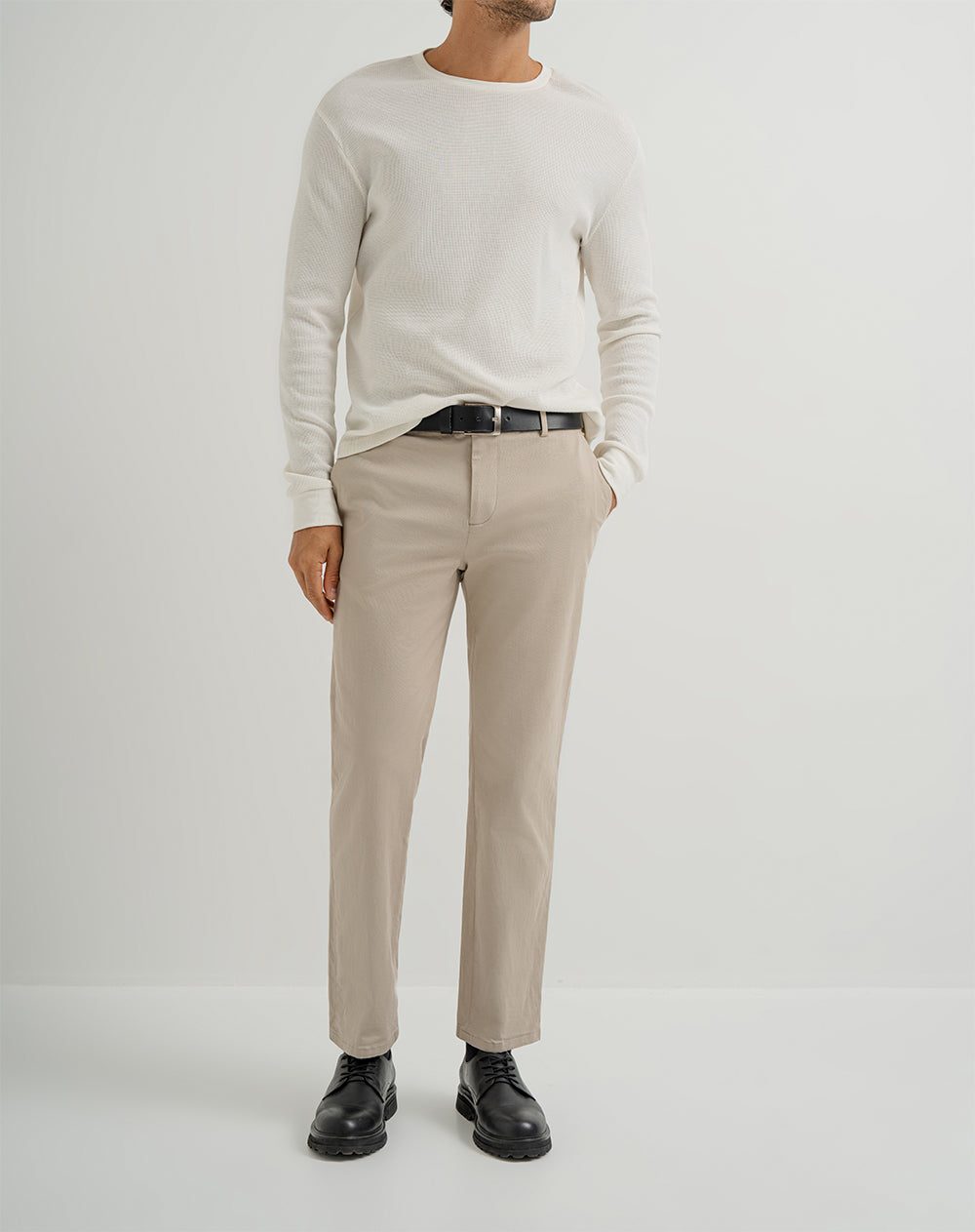 Pantalón regular fit tiro medio khaki