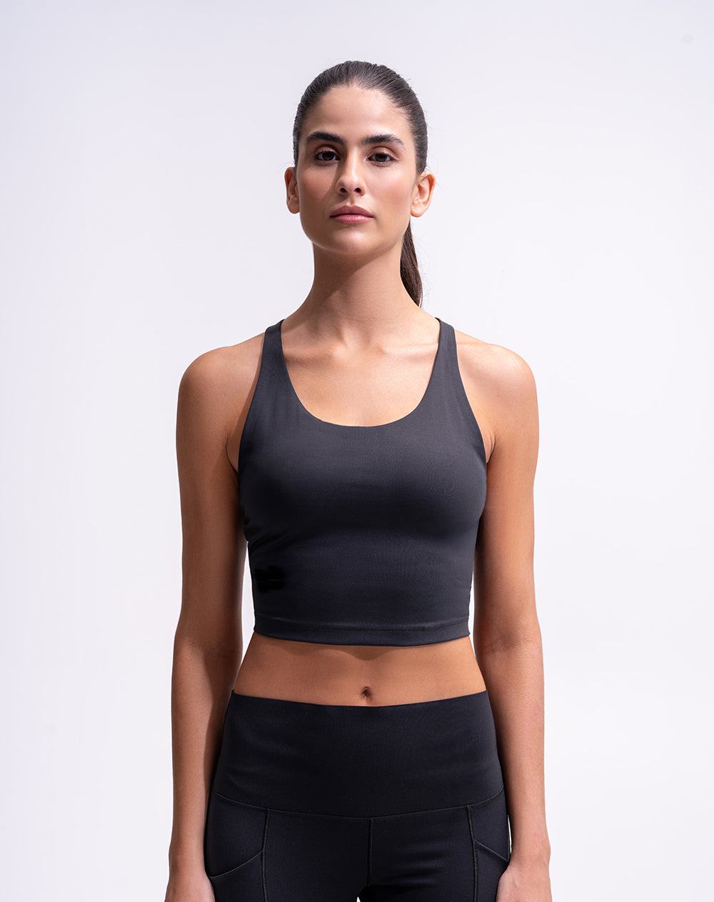 Top deportivo soporte medio control humedad negro