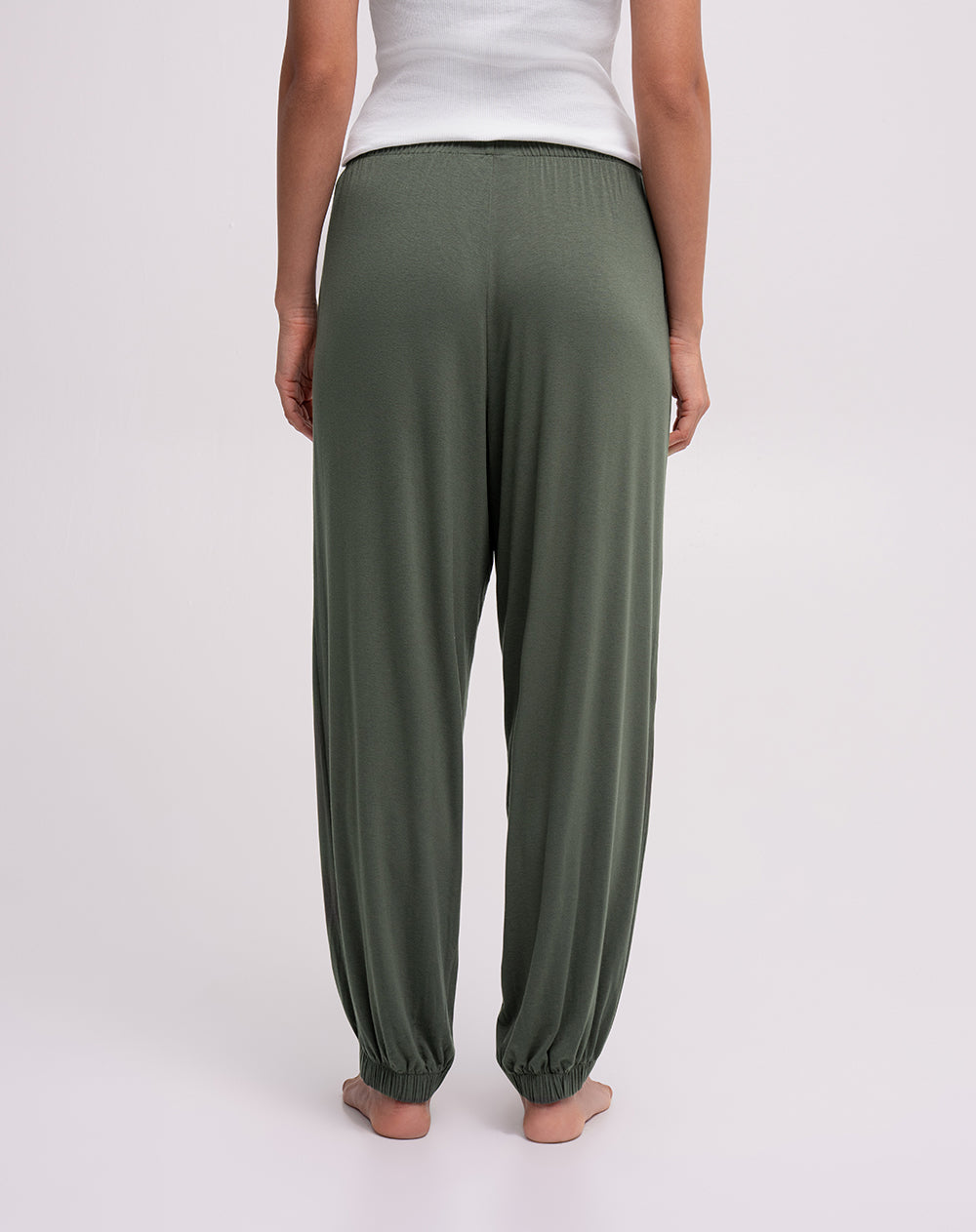 Pantalón relaxed fit tiro medio verde