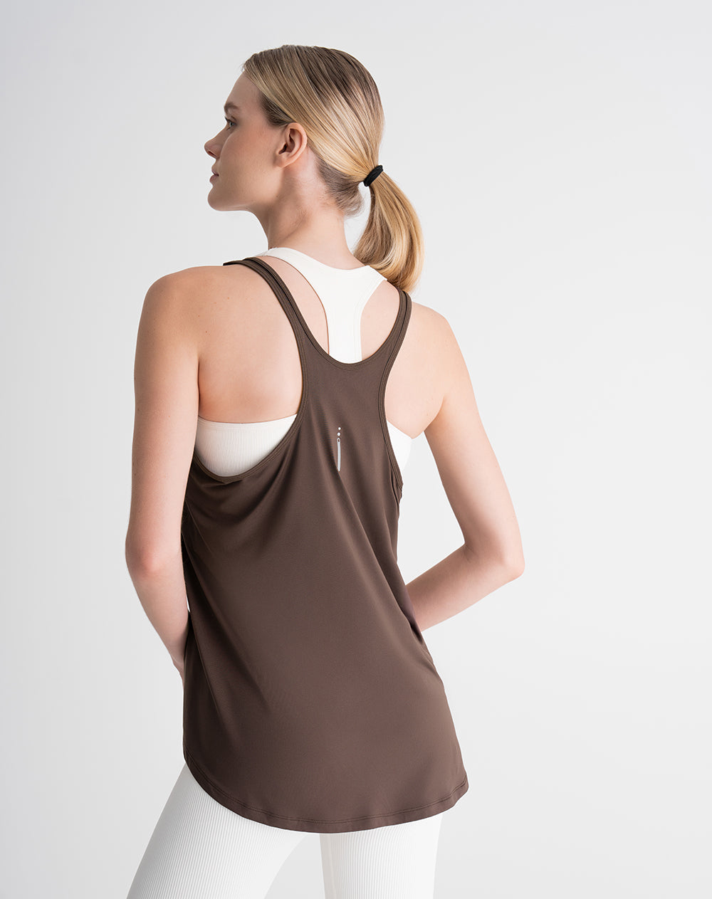 Camiseta esqueleto deportiva mujer secado rápido café