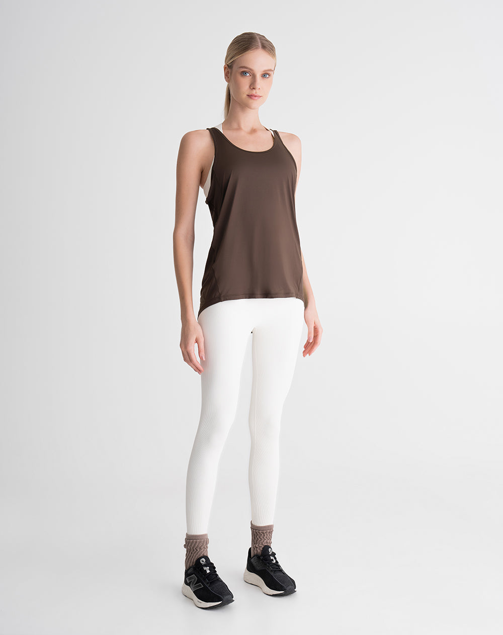 Camiseta esqueleto deportiva mujer secado rápido café