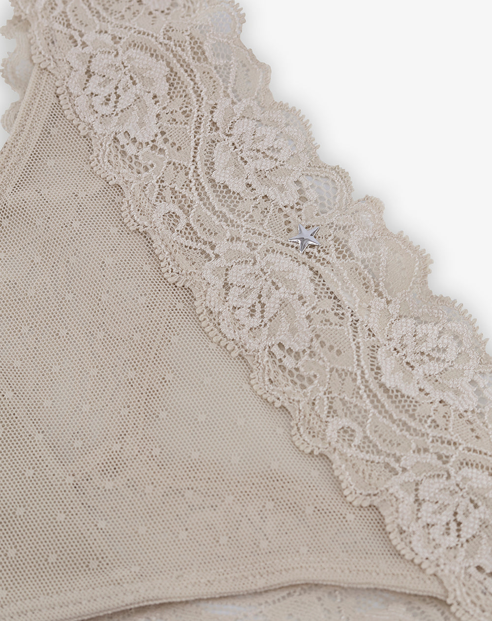 Panty brasilero tiro medio encaje habano