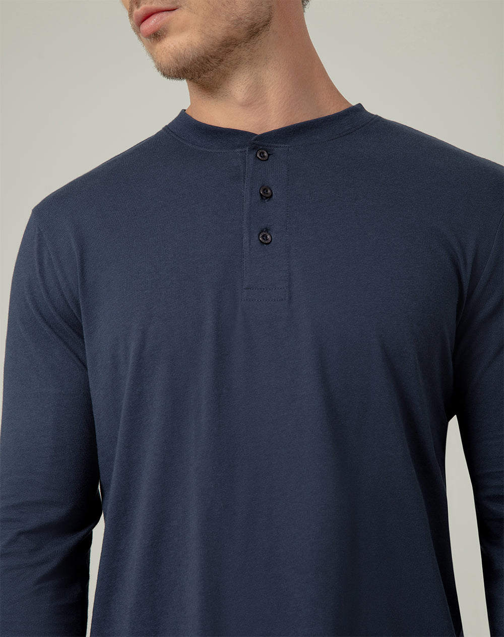 Camibuzo algodón sostenible botones en cuello azul para hombre