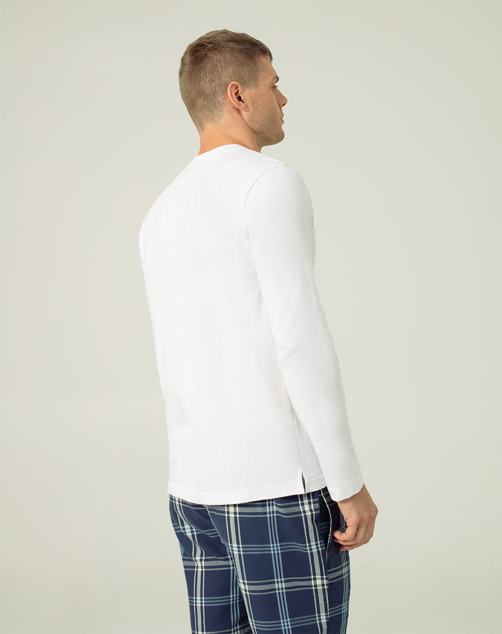 Camibuzo algodón sostenible botones en cuello blanco para hombre
