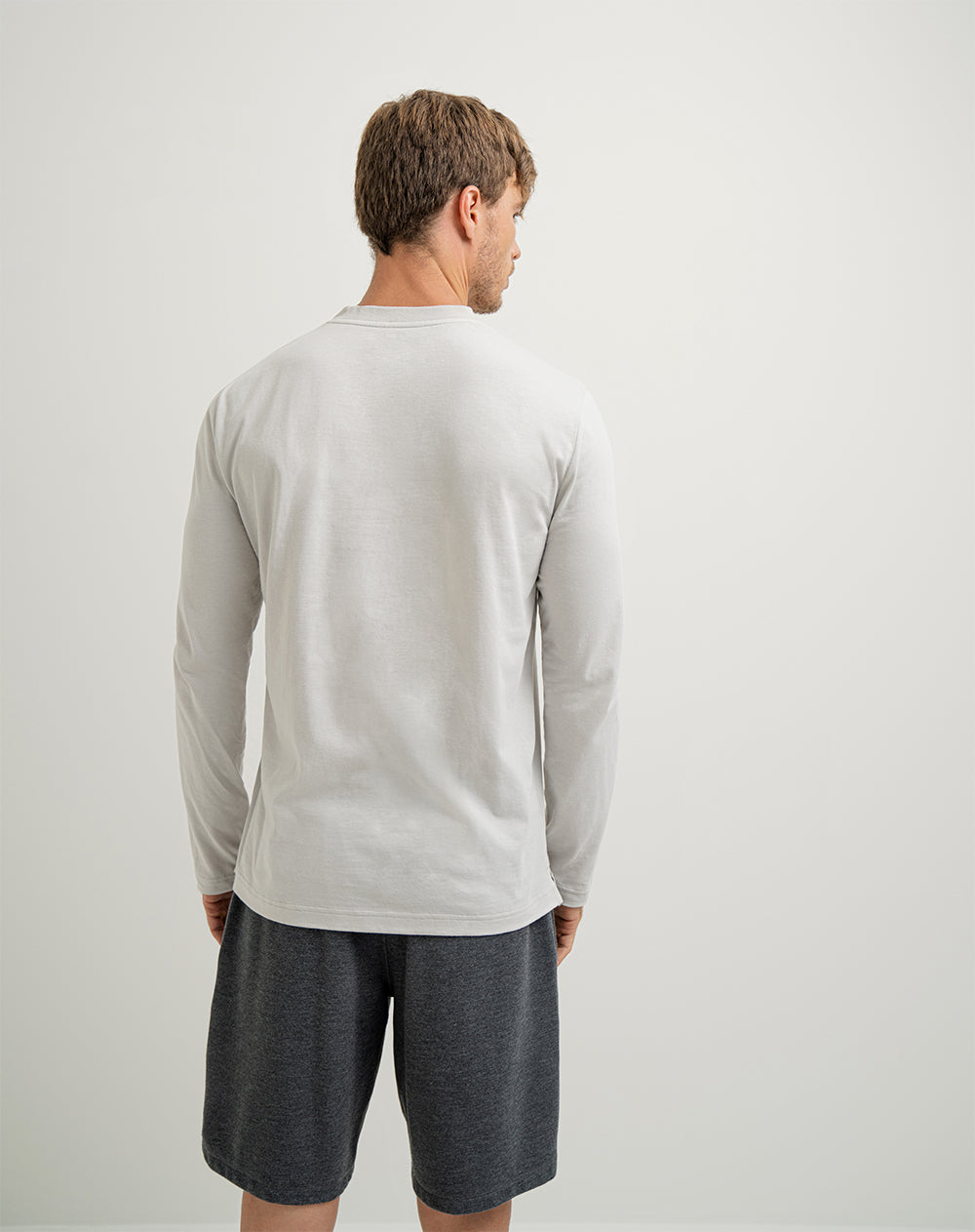 Camibuzo algodón sostenible botones en cuello gris claro para hombre
