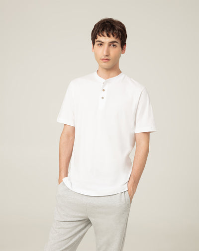 Camiseta algodón sostenible botones en cuello blanca para hombre