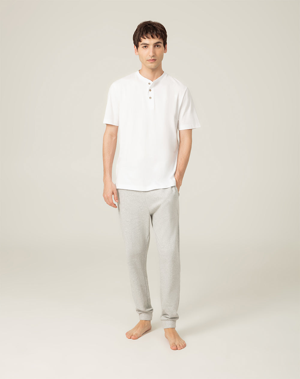 Camiseta algodón sostenible botones en cuello blanca para hombre