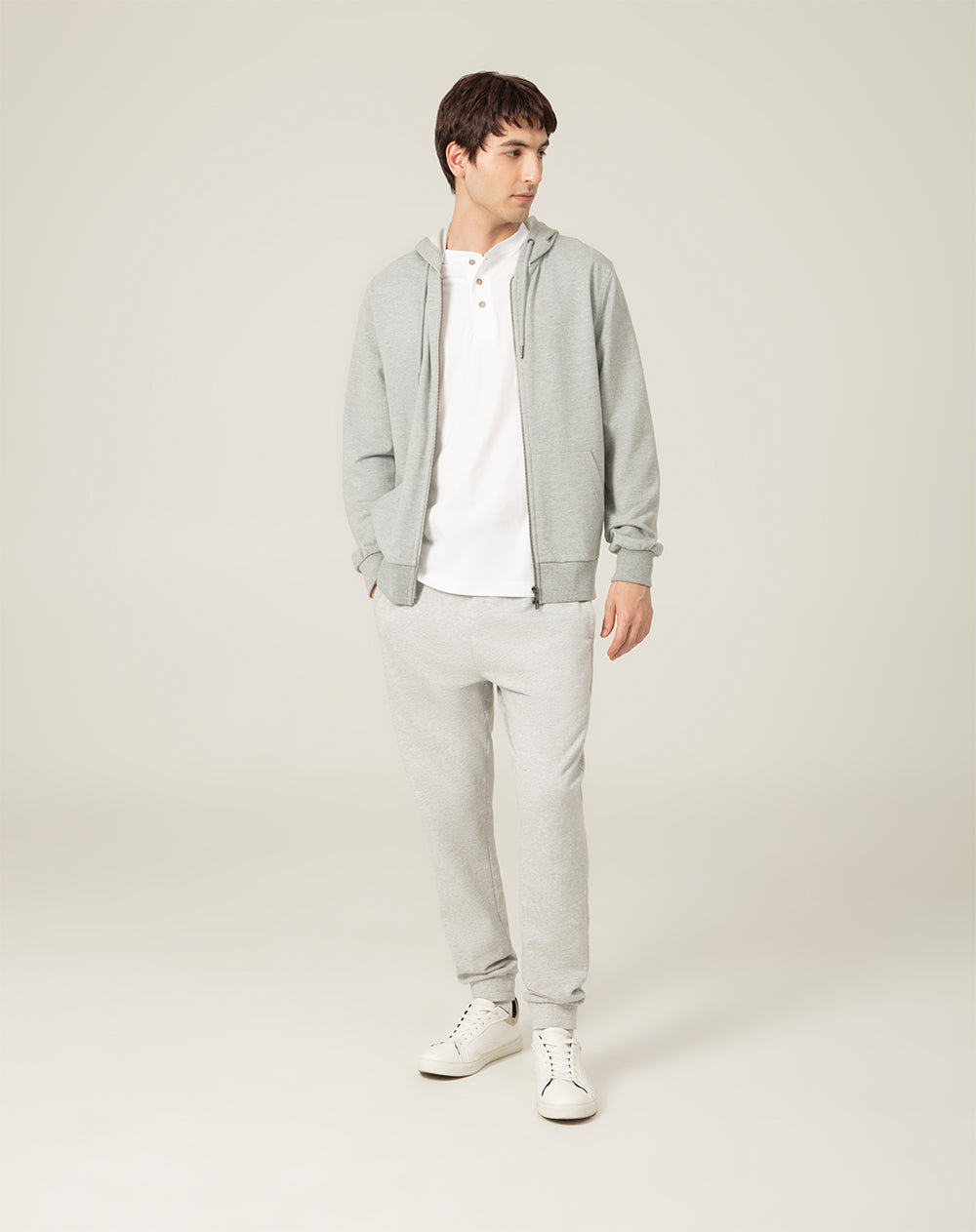 Camiseta algodón sostenible botones en cuello blanca para hombre