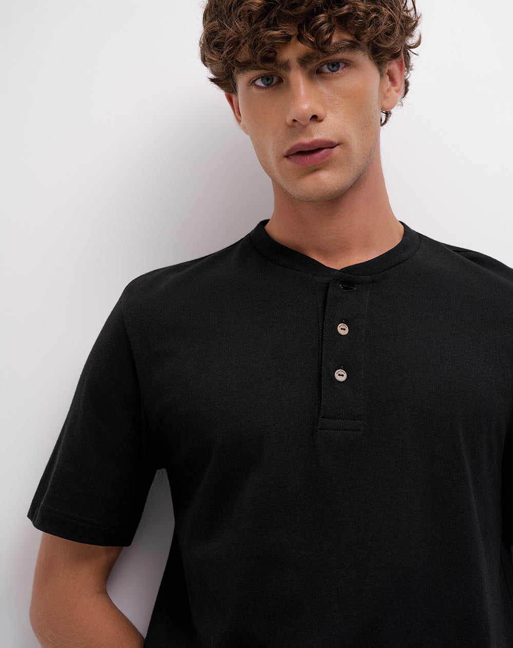 Camiseta regular algodón negra hombre