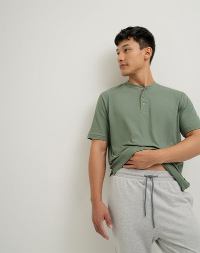 Camiseta algodón sostenible botones en cuello verde para hombre