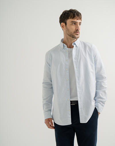 Camisa regular fit manga larga azul con rayas