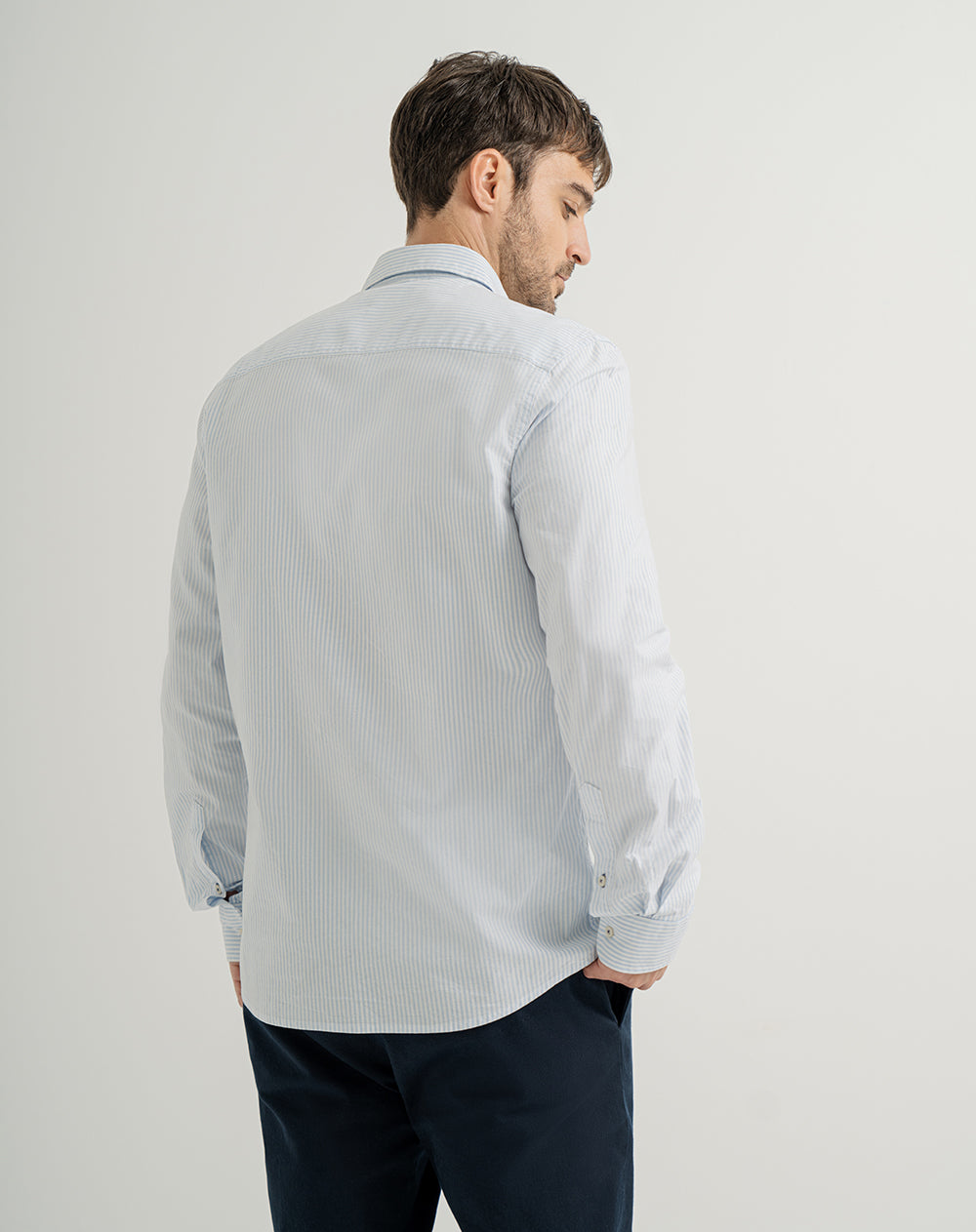Camisa regular fit manga larga azul con rayas